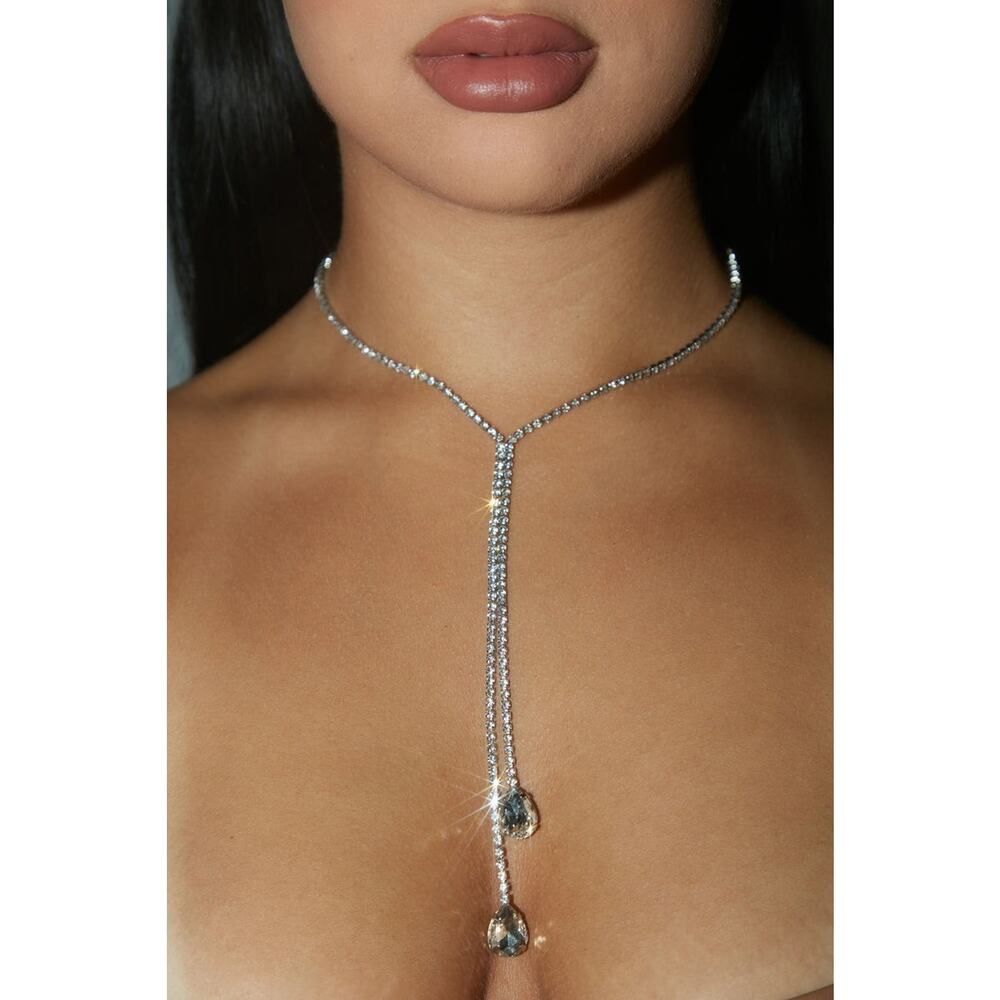 NWT Meet Me In The Middle Necklace, Fashion Nova
